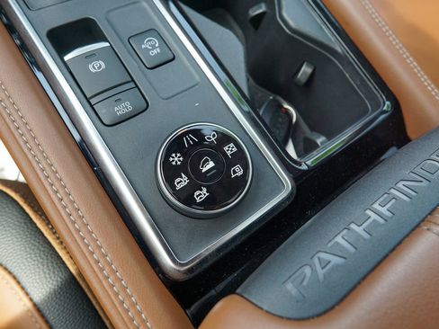 Used 2023 Nissan Pathfinder Platinum AWD/4WD image 33