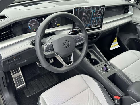 New 2026 Volkswagen Tiguan SE R-Line FWD image 10