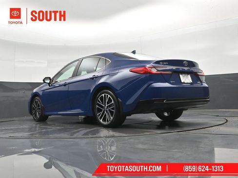 Used 2025 Toyota Camry XLE image 43