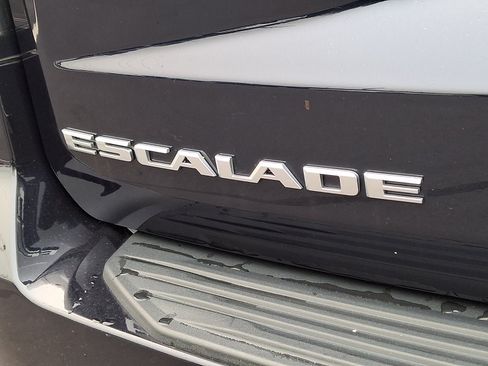 Used 2024 Cadillac Escalade Premium Luxury AWD/4WD image 34
