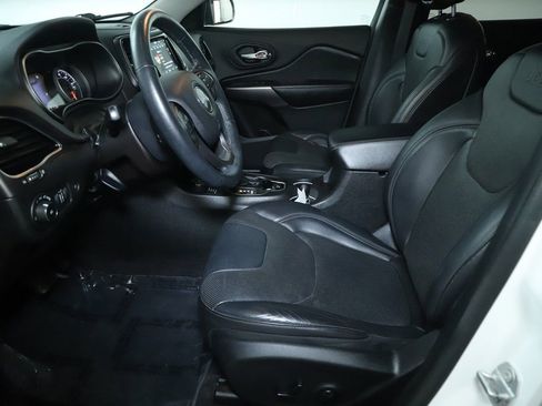 Used 2019 Jeep Cherokee Limited image 19