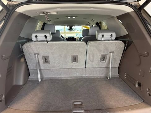 Used 2020 Chevrolet Traverse LT w/ LT Premium Package AWD/4WD image 19