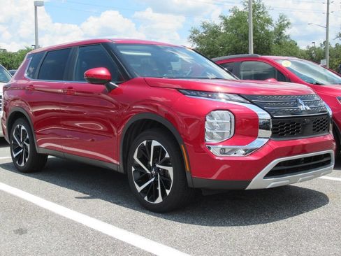 Used 2023 Mitsubishi Outlander SE AWD/4WD image 1