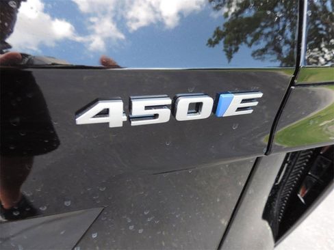 New 2025 Cadillac Lyriq Sport image 11