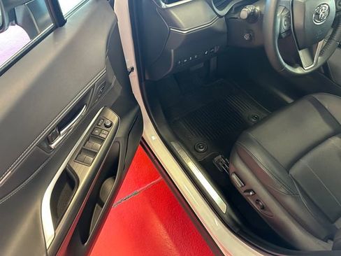 Certified 2024 Toyota Venza Limited AWD/4WD image 9