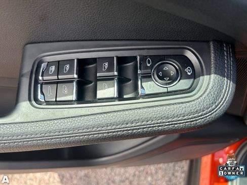 Used 2024 Porsche Macan AWD/4WD image 21