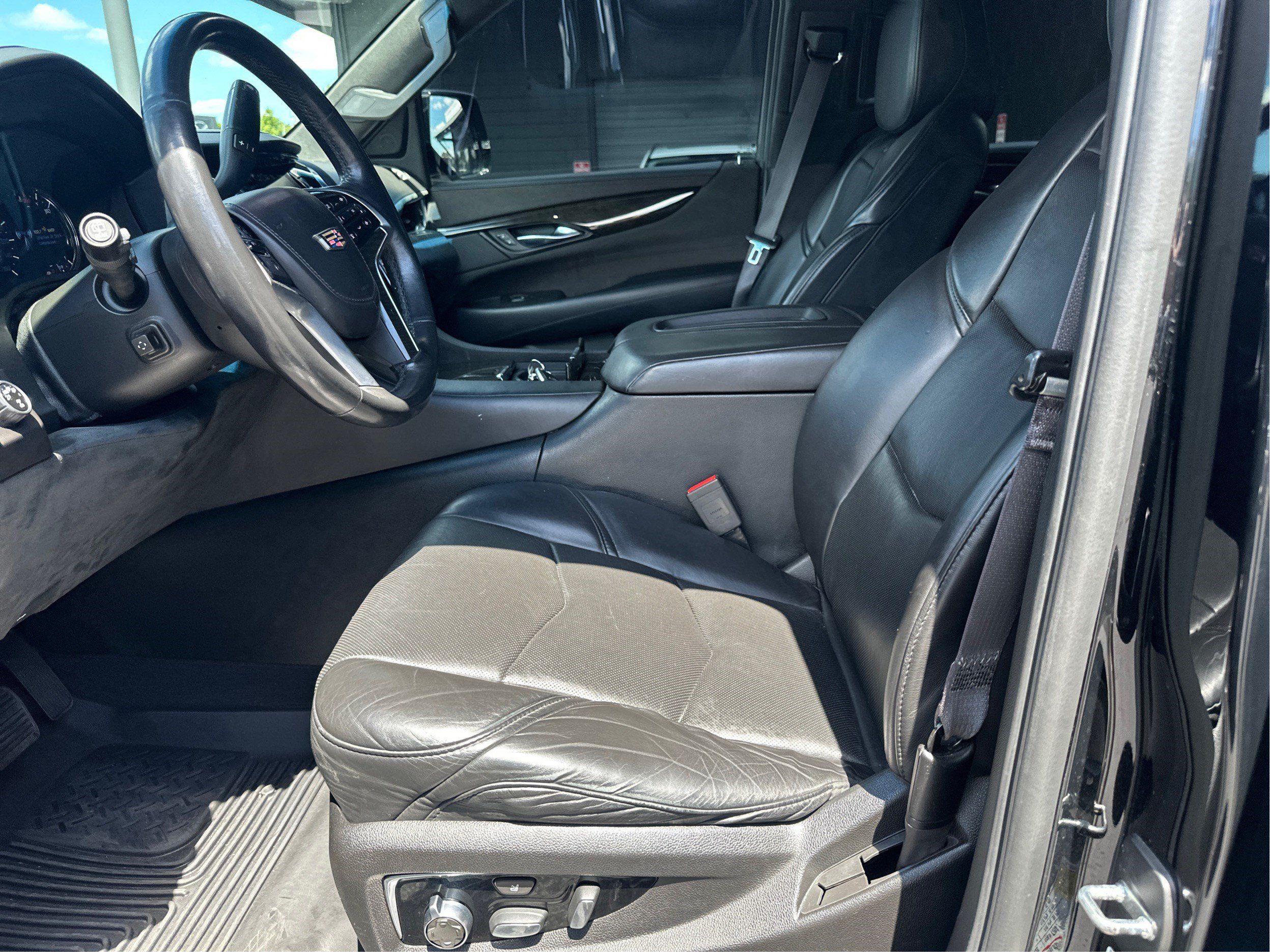 Used 2017 Cadillac Escalade Platinum AWD/4WD image 9
