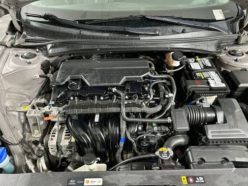 Used 2021 Hyundai Elantra SE FWD image 31