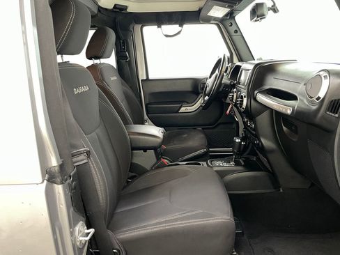 Used 2018 Jeep Wrangler Sahara w/ Connectivity Group AWD/4WD image 32