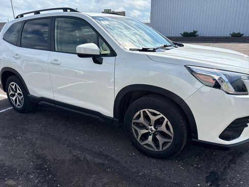 Used 2024 Subaru Forester Premium AWD/4WD image 4