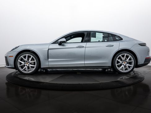 Certified 2025 Porsche Panamera 4 image 2