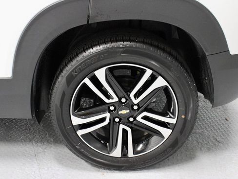Used 2023 Chevrolet TrailBlazer LT FWD image 19