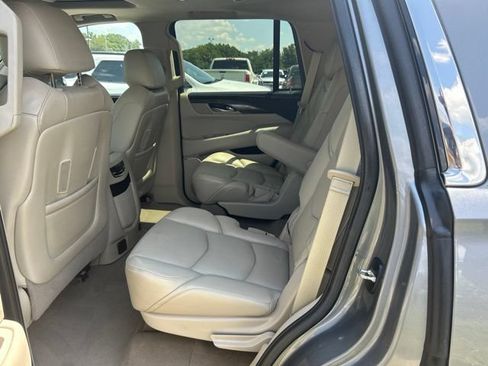 Used 2020 Cadillac Escalade Luxury AWD/4WD image 9