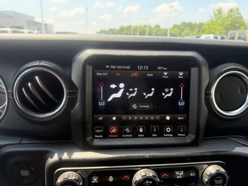 Used 2020 Jeep Wrangler Unlimited Sahara w/ Dual Top Group AWD/4WD image 24