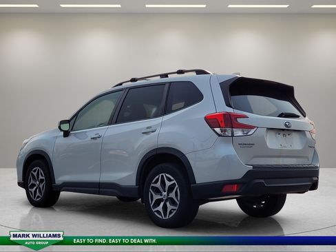 Used 2019 Subaru Forester Premium AWD/4WD image 6