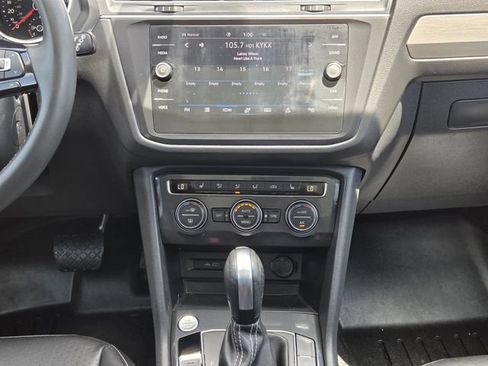 Used 2021 Volkswagen Tiguan SE w/ Panoramic Sunroof Package AWD/4WD image 13