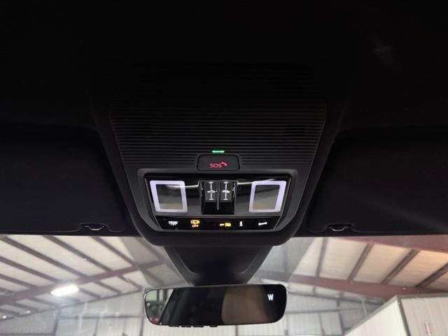 Used 2024 Volkswagen Atlas Cross Sport SEL R-Line AWD/4WD image 31