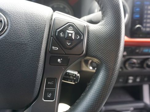 Used 2018 Toyota Tacoma TRD Sport AWD/4WD image 8