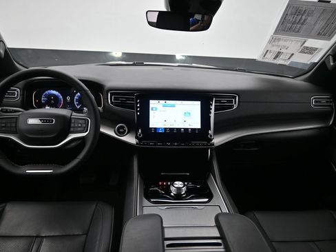 Used 2025 Jeep Wagoneer 4WD image 9