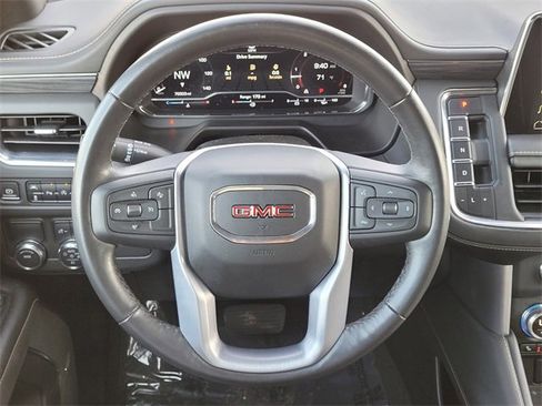 Used 2022 GMC Yukon XL SLT image 10