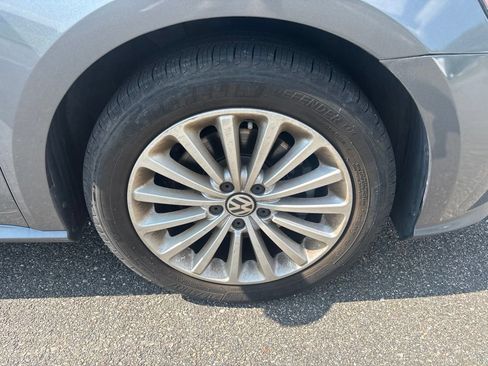 Used 2017 Volkswagen Passat 1.8T SE FWD image 9