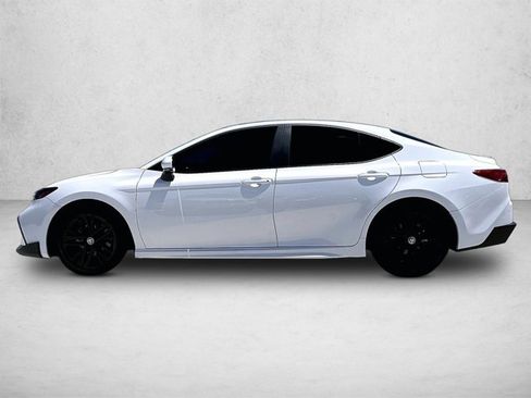 Used 2025 Toyota Camry SE w/ Convenience Package FWD image 6