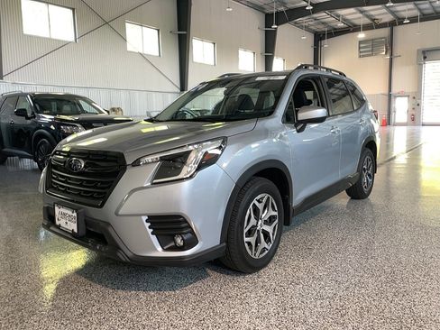 Used 2024 Subaru Forester Premium AWD/4WD image 3