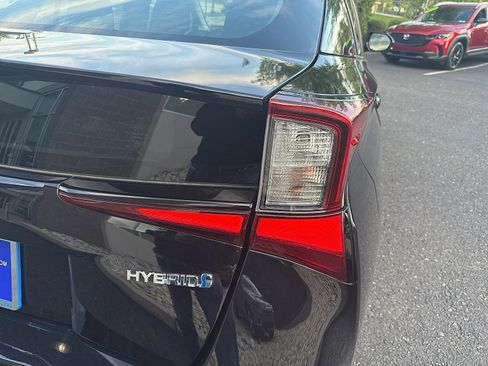 Used 2021 Toyota Prius LE w/ Carpet Mat Package (TMS) FWD image 21
