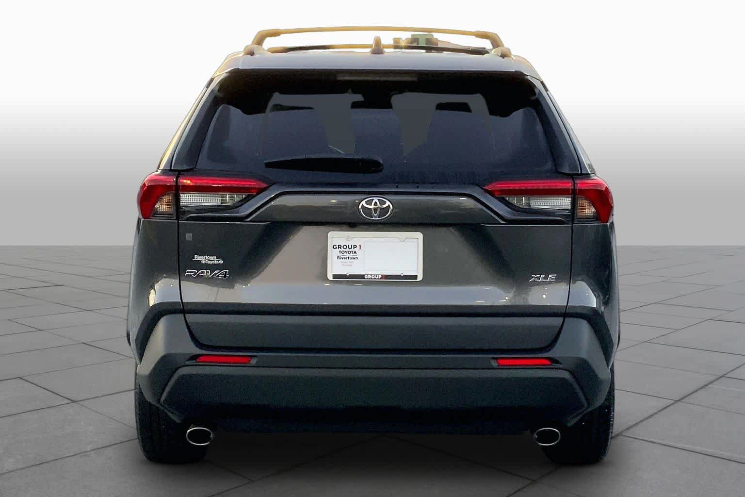 Used 2021 Toyota RAV4 XLE w/ Convenience Package FWD image 5