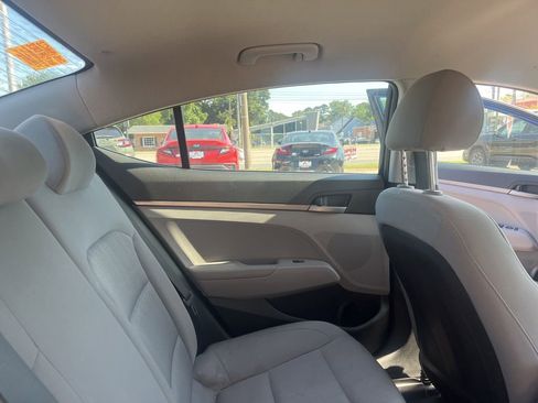 Used 2017 Hyundai Elantra SE FWD image 10