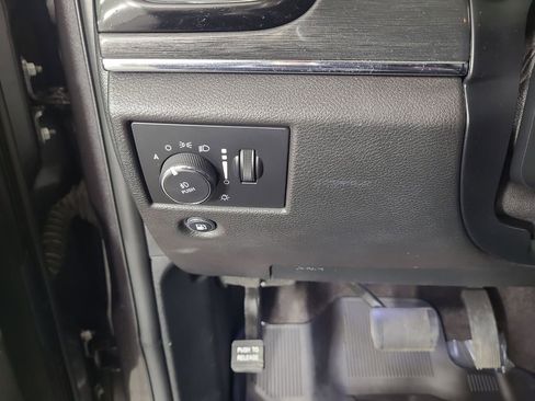 Used 2019 Jeep Grand Cherokee Trailhawk w/ Trailhawk Luxury Group image 16