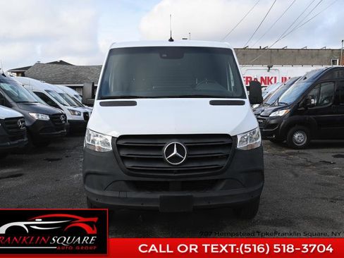 Used 2022 Mercedes-Benz Sprinter 1500 image 2