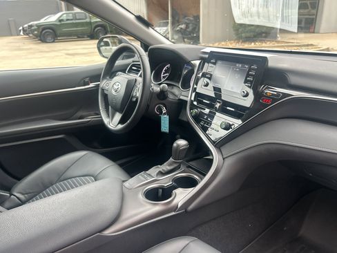 Used 2024 Toyota Camry SE image 16