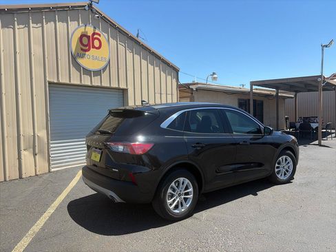 Used 2020 Ford Escape SE FWD image 2