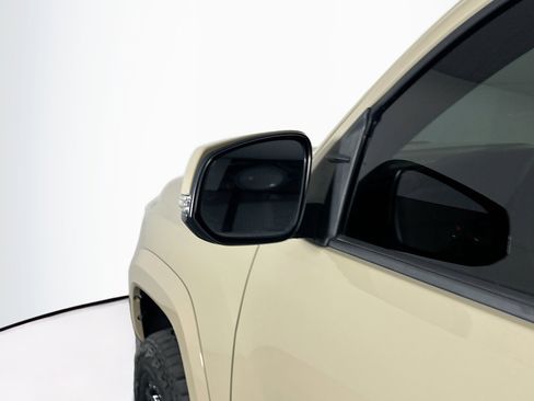 Used 2018 Toyota Tacoma TRD Sport w/ Technology Package image 16