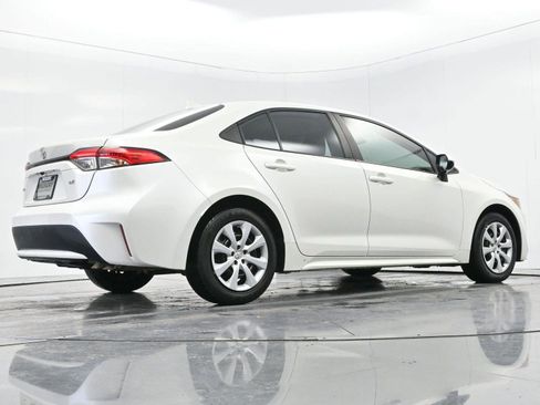 Used 2021 Toyota Corolla LE image 46