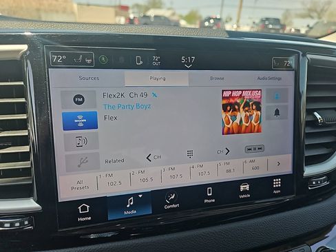 Used 2023 Chrysler Pacifica Touring-L FWD image 18