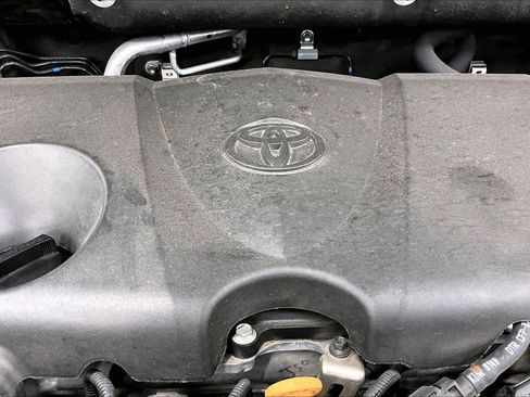 Used 2020 Toyota RAV4 XLE Premium FWD image 31