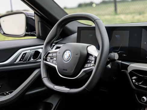 Used 2025 BMW i4 xDrive40i AWD/4WD image 17