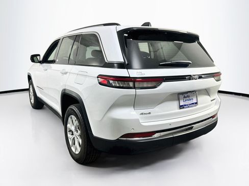 Used 2023 Jeep Grand Cherokee Limited AWD/4WD image 7