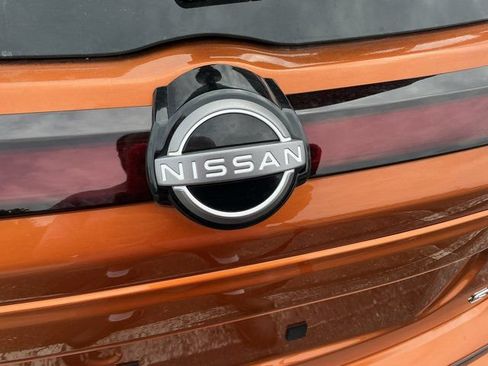 Used 2022 Nissan Kicks SV w/ Interior Electronics Package FWD image 9
