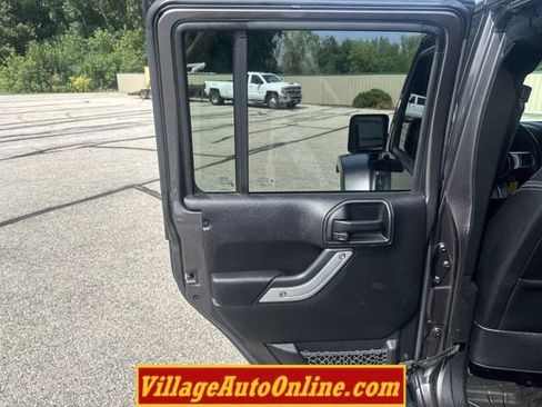 Used 2016 Jeep Wrangler Unlimited Rubicon AWD/4WD image 26