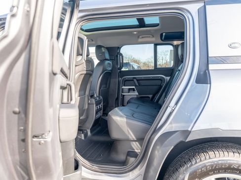 Used 2021 Land Rover Defender 110 S image 32