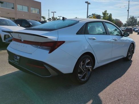 New 2025 Hyundai Elantra Sport FWD image 5