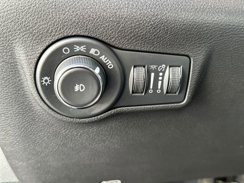 Used 2022 Jeep Compass Limited image 23