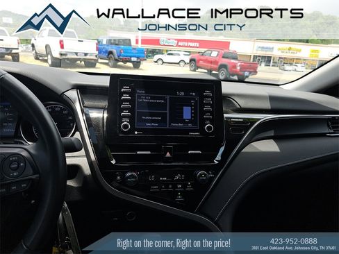 Used 2024 Toyota Camry SE image 11