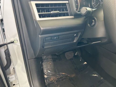 Used 2024 Mitsubishi Outlander SE AWD/4WD image 42