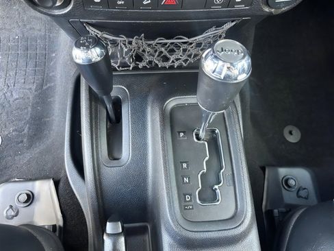 Used 2014 Jeep Wrangler Unlimited Rubicon AWD/4WD image 16