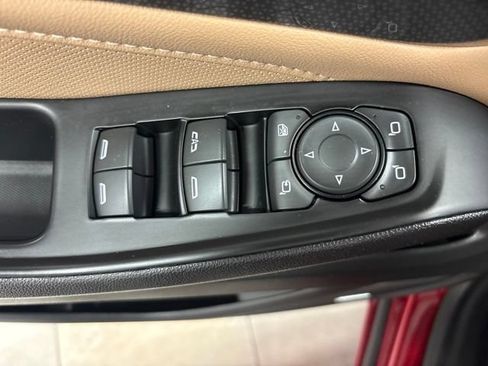 Used 2023 Chevrolet Traverse Premier FWD image 21