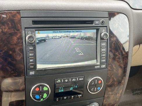 Used 2010 GMC Yukon XL Denali image 34